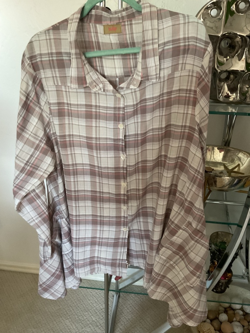 Tulip Lightweight Plaid Button-Up tunic in Soft Mauve and White